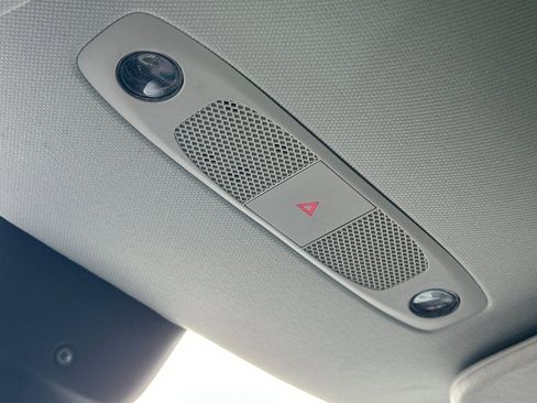 Used 2022 Tesla Model Y Long Range image 23