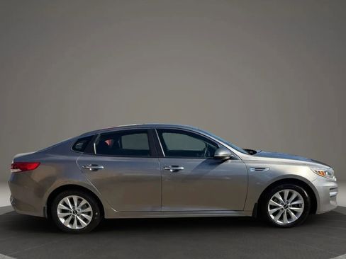 Used 2018 Kia Optima LX w/ 17" Alloy Wheels Package image 4