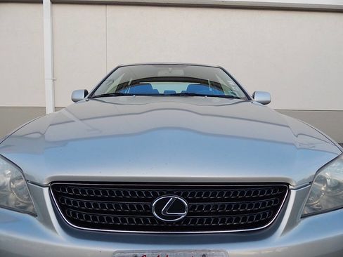 Used 2002 Lexus IS 300 image 9