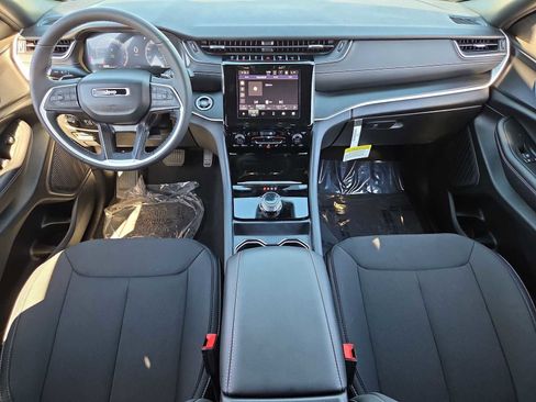 New 2025 Jeep Grand Cherokee Laredo X w/ Luxury Tech Group I image 14