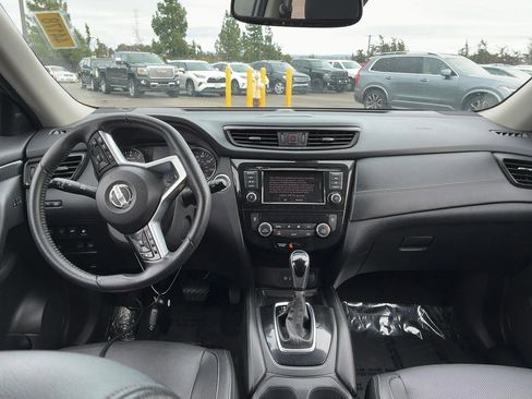 Used 2019 Nissan Rogue SL w/ Premium Package image 6
