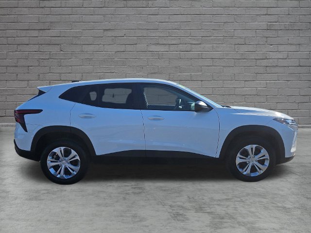 Used 2025 Chevrolet Trax LS FWD image 6