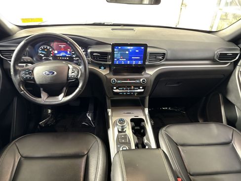 Used 2020 Ford Explorer XLT w/ Equipment Group 202A AWD/4WD image 24