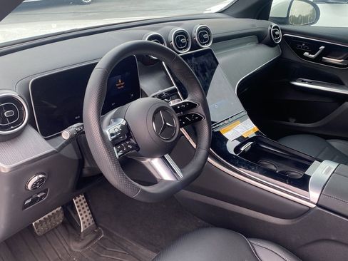 Used 2025 Mercedes-Benz GLC 350e 4MATIC image 7