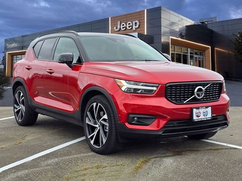 Used 2022 Volvo XC40 T5 R-Design w/ Advanced Package AWD/4WD image 1