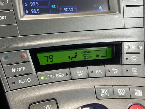 Used 2015 Toyota Prius Two image 21