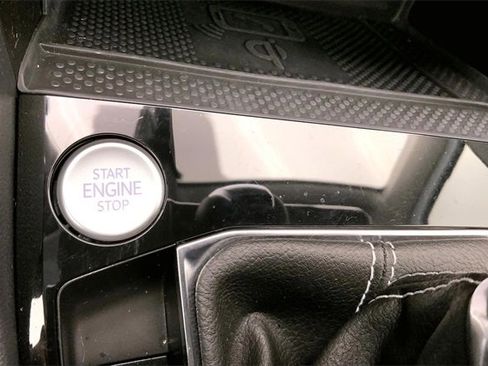 Used 2024 Volkswagen Taos SE image 32