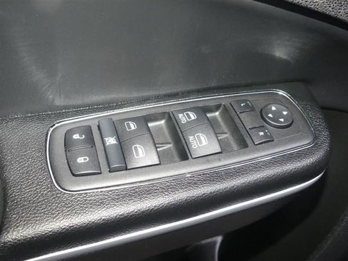Used 2023 Chrysler 300 Touring w/ Sport Appearance Package RWD image 19