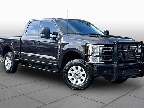 Used 2024 Ford F250 XLT w/ FX4 Off-Road Package AWD/4WD image 3