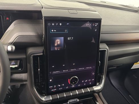 New 2026 GMC Yukon XL Denali w/ Sun & Power Step Package AWD/4WD image 18