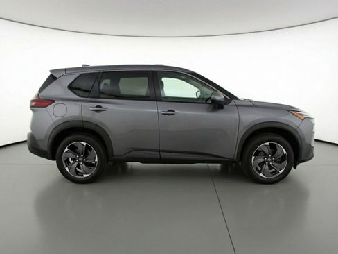 Used 2025 Nissan Rogue SV image 11