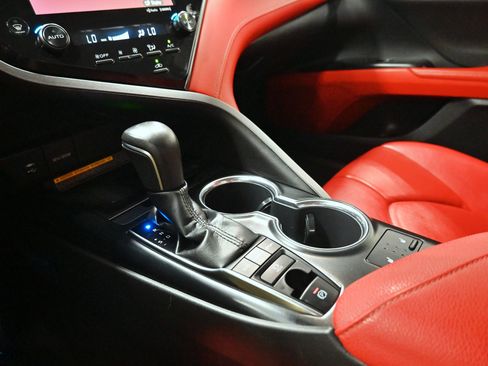 Used 2019 Toyota Camry XSE FWD image 16