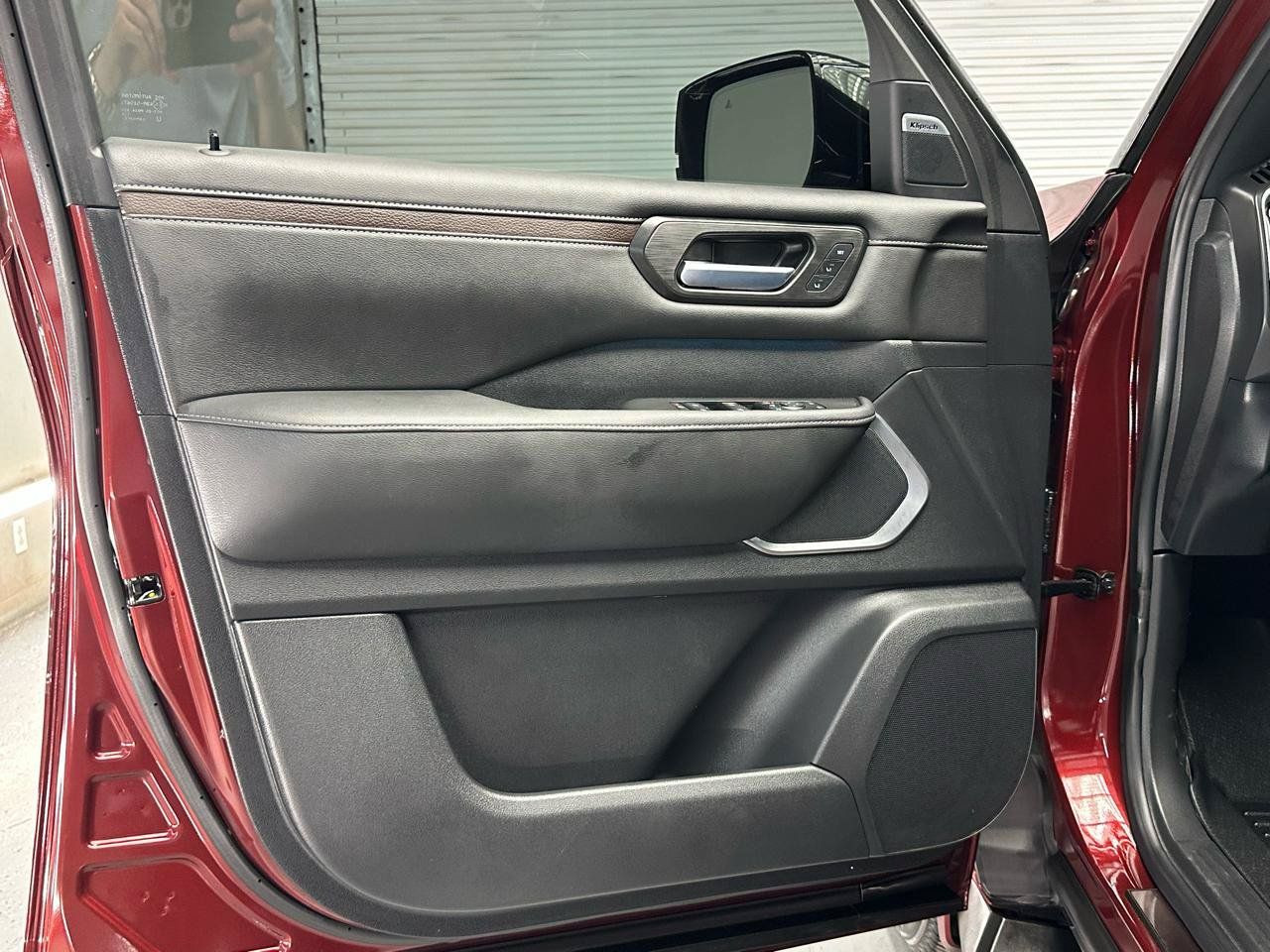 Used 2025 Nissan Armada Platinum w/ Convenience Package RWD image 27