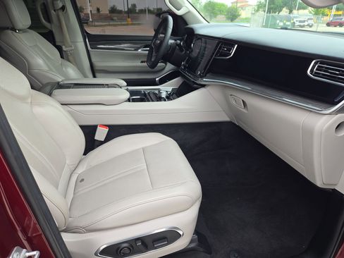 Used 2022 Jeep Wagoneer Series III w/ Rear Seat Video Group 1 image 31