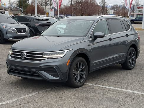 Used 2023 Volkswagen Tiguan SE image 9