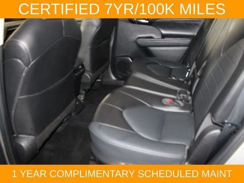 Used 2022 Toyota Highlander XLE AWD/4WD image 15