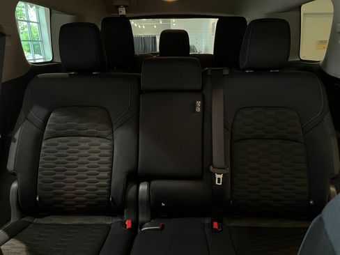 Used 2025 Nissan Pathfinder SV FWD image 40