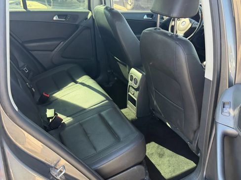 Used 2016 Volkswagen Tiguan S image 18