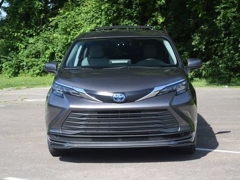 Used 2024 Toyota Sienna LE AWD/4WD image 21