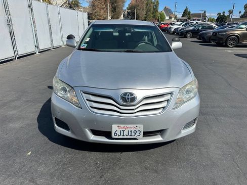 Used 2010 Toyota Camry LE FWD image 5