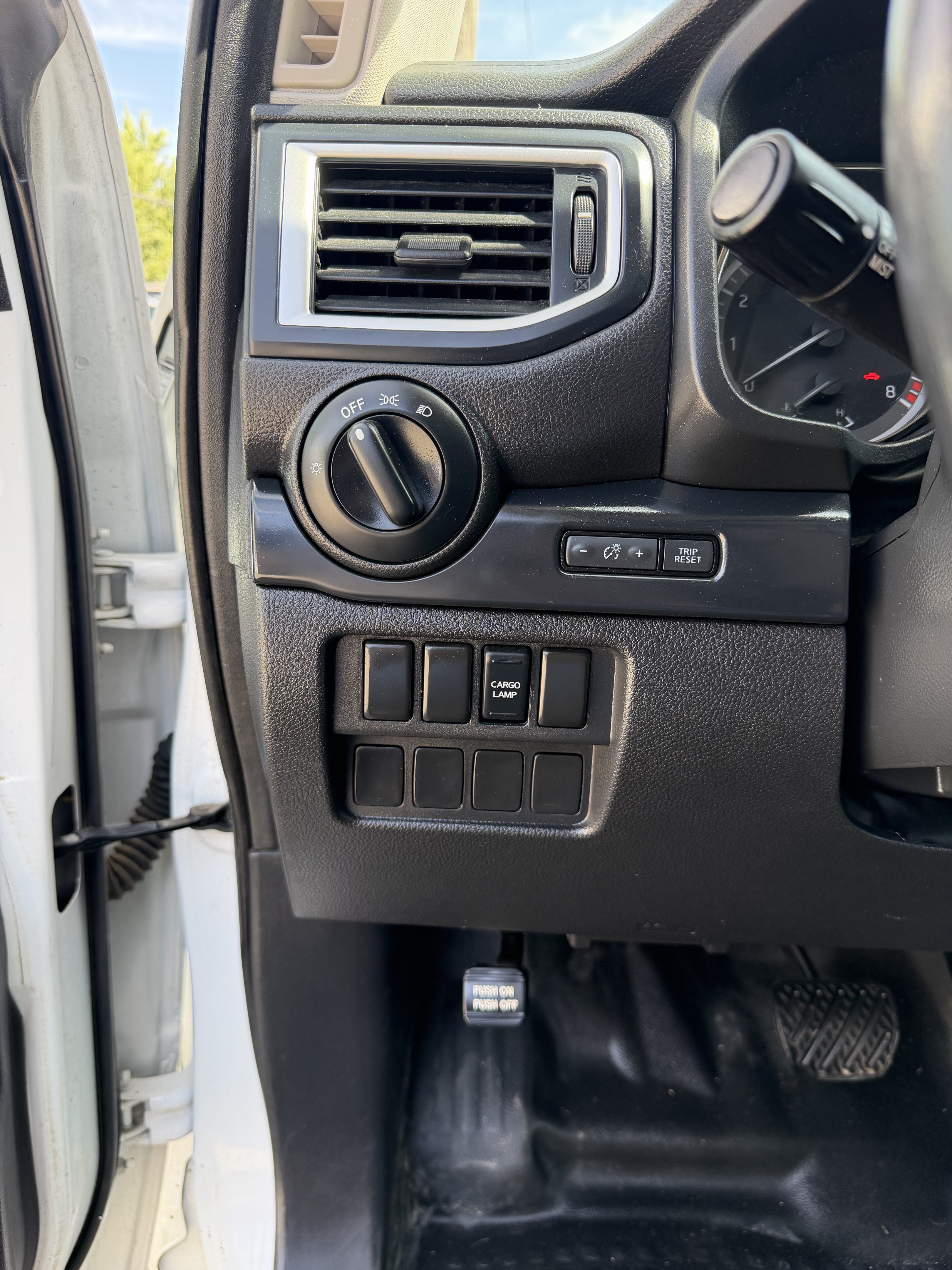 Used 2019 Nissan Titan S AWD/4WD image 23