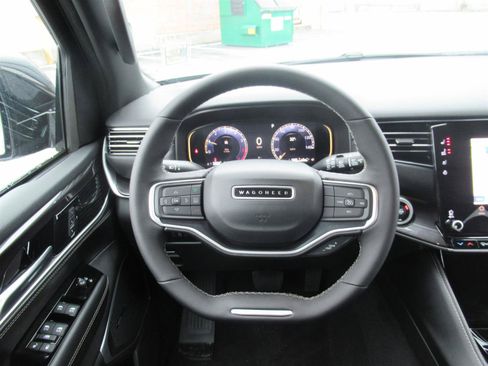 Used 2024 Jeep Wagoneer 4WD w/ Premium Group I image 10