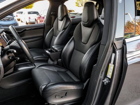 Used 2018 Tesla Model X 75D image 34