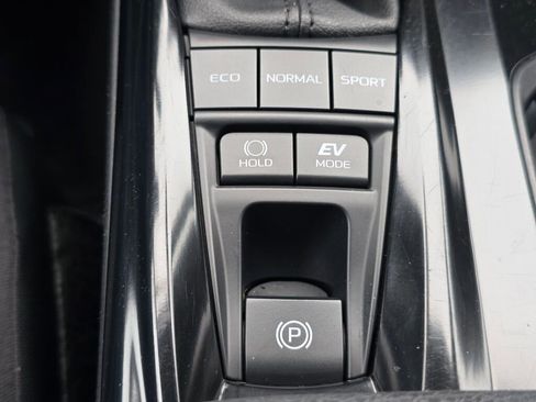 Used 2025 Toyota Camry LE image 31