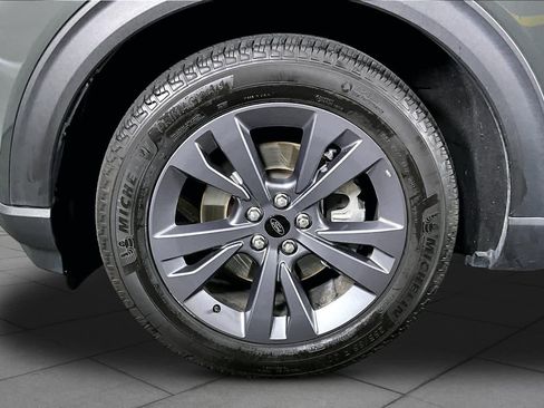 Used 2024 Ford Explorer XLT w/ Equipment Group 202A image 11