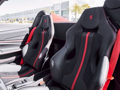 Used 2022 Ferrari F8 Tributo image 52