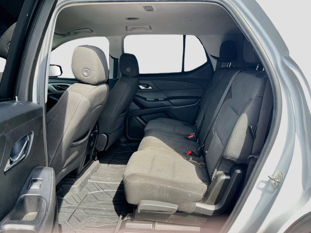 Used 2021 Chevrolet Traverse LT FWD image 24