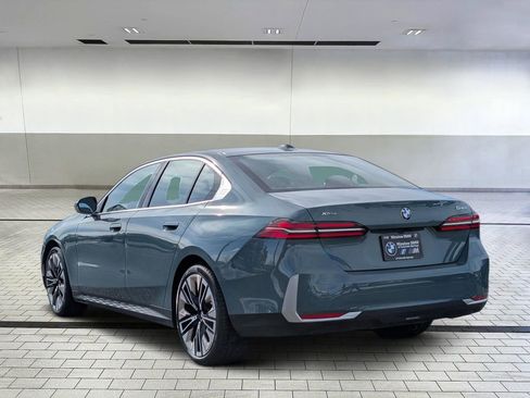 Used 2026 BMW 540i xDrive image 3