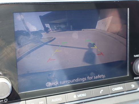 Used 2024 Nissan Rogue S FWD image 7