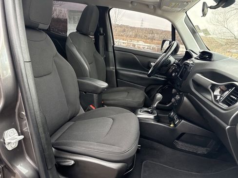 Used 2018 Jeep Renegade Altitude image 30