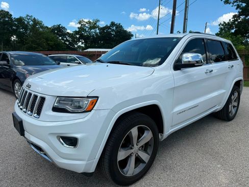 Used 2014 Jeep Grand Cherokee Overland w/ Advanced Technology Group AWD/4WD image 3