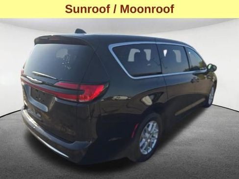Used 2026 Chrysler Pacifica Select FWD image 5