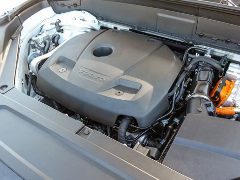 New 2026 Volvo XC90 T8 Plus w/ Protection Package image 14