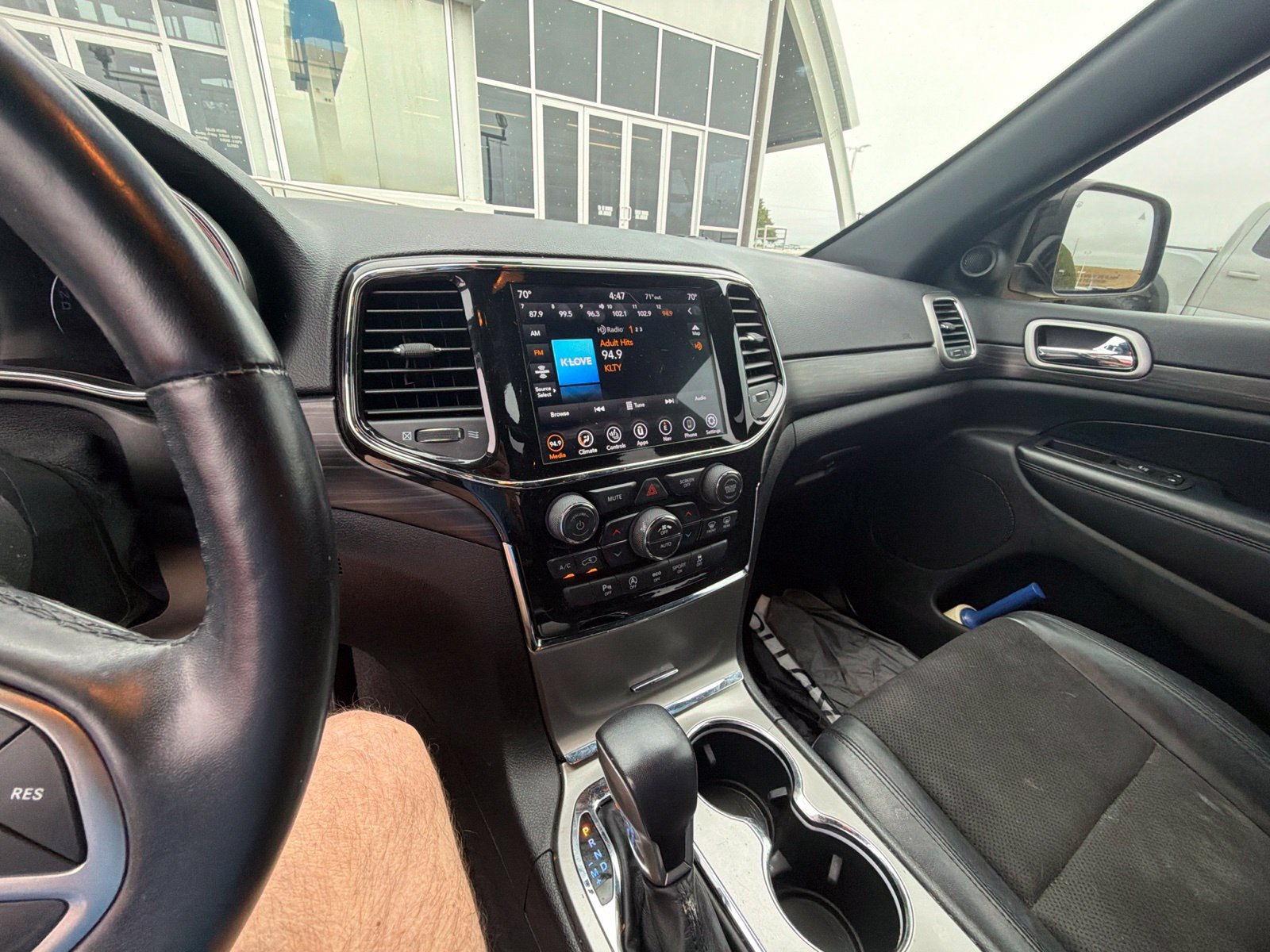 Used 2022 Jeep Grand Cherokee Laredo X AWD/4WD image 5
