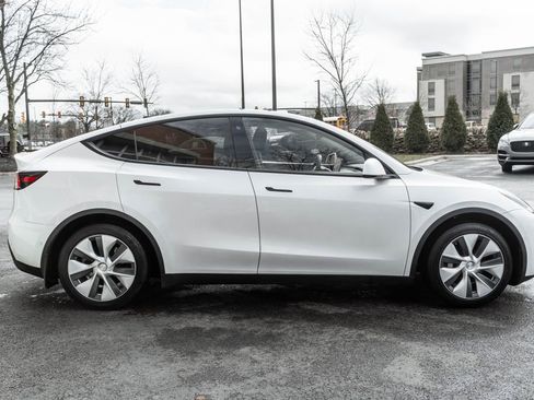 Used 2021 Tesla Model Y Long Range image 3