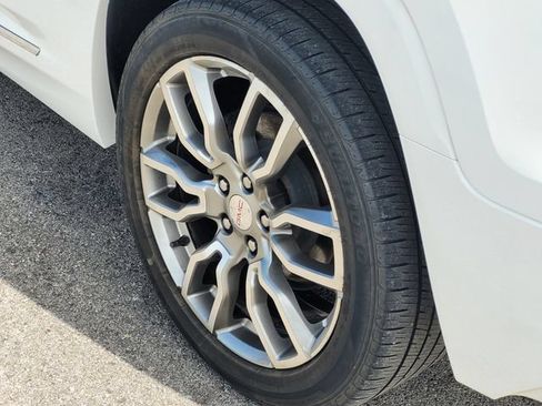 Used 2022 GMC Terrain Denali w/ Denali Premium Package AWD/4WD image 8