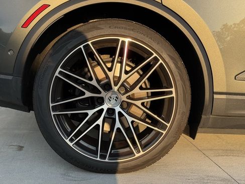 Used 2024 Porsche Macan 4 Electric image 18