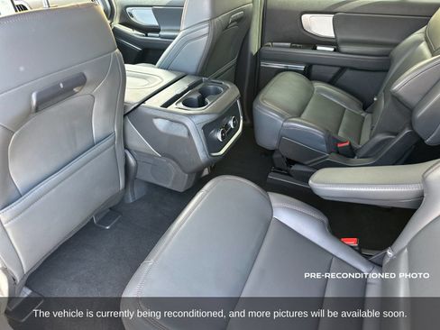 Used 2025 Ford Expedition Active AWD/4WD image 12