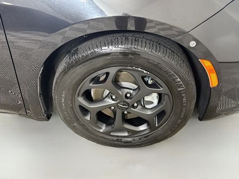 Used 2022 Chrysler Pacifica Touring-L w/ S Appearance Package image 39