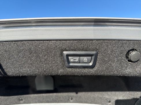 Used 2019 BMW 530e xDrive image 10