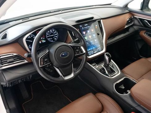 Used 2022 Subaru Outback Touring AWD/4WD image 3