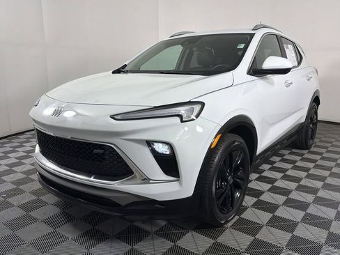 Used 2024 Buick Encore GX Sport Touring image 3