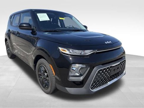 Certified 2022 Kia Soul S FWD image 1