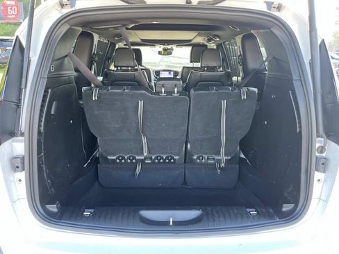Used 2025 Chrysler Pacifica Limited FWD image 18