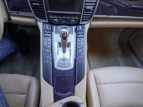 Used 2012 Porsche Panamera 4 image 32