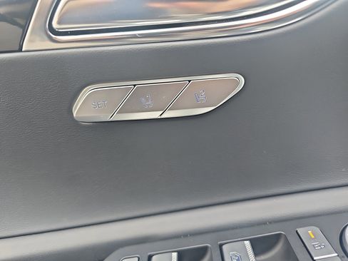 Used 2025 Genesis GV80 2.5T Standard image 12